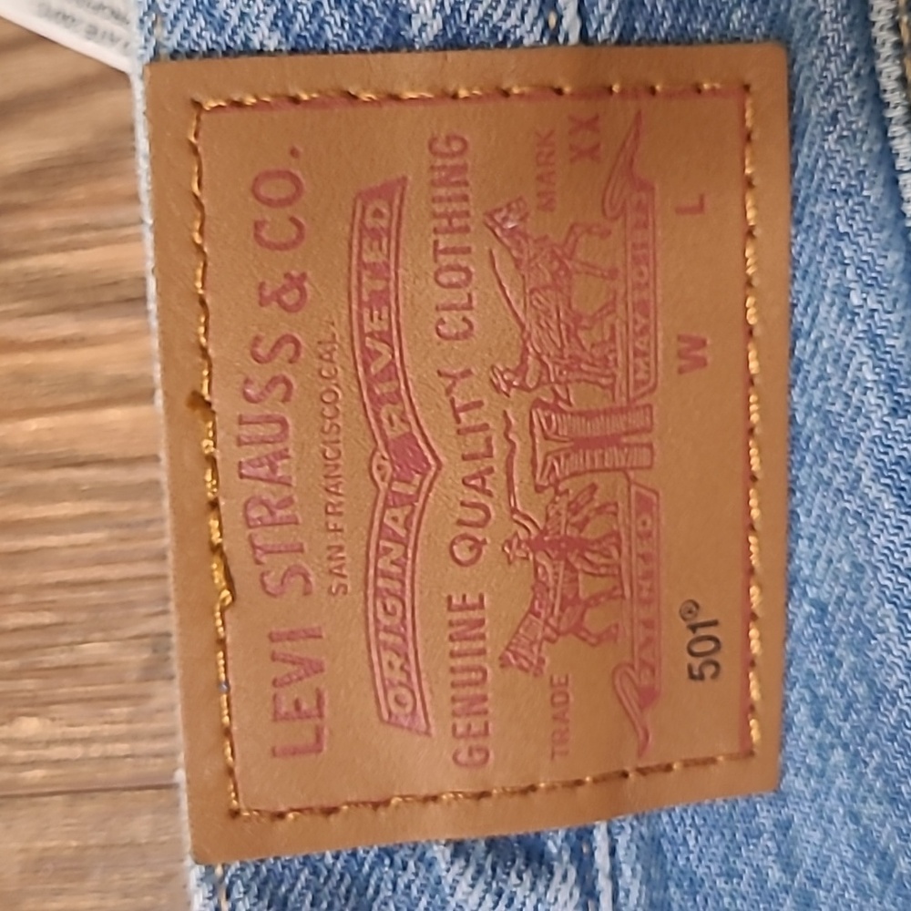 Levi's Women's Classic Blue Jean Shorts used good‎ condition. - Picture 3 of 15